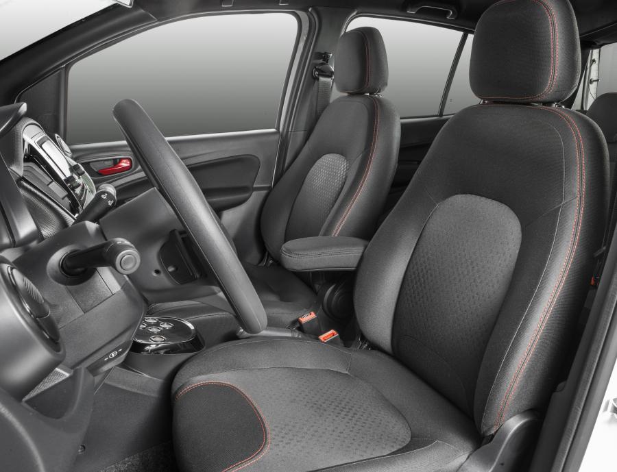 Интерьер Fiat Uno Sporting 2016 года  (фото 30 из 31)